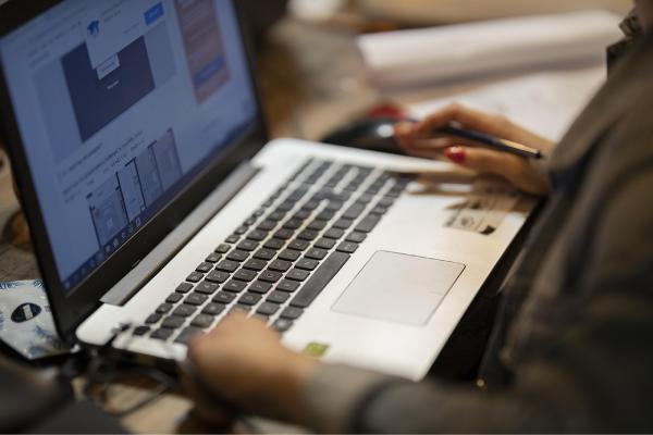 唇语解读维尼修斯不满：每个人都带球却不传球，最后我还挨嘘