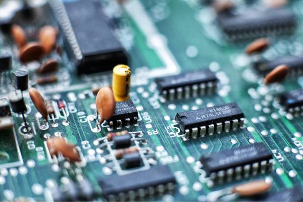 官方：曼城从沃特福德召回外租中卫阿莱恩