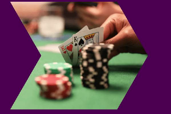 谢尔维：刚到土耳其时，为消磨时间常常一次吃三到四片安眠药